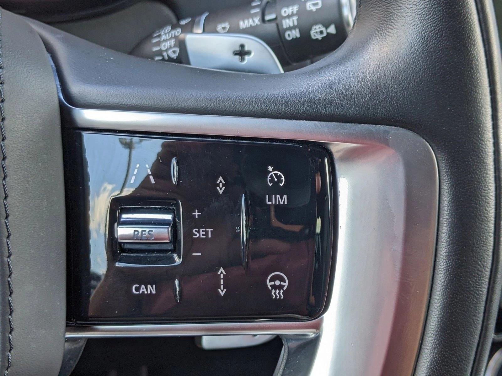 2023 Land Rover Range Rover SE photo 13
