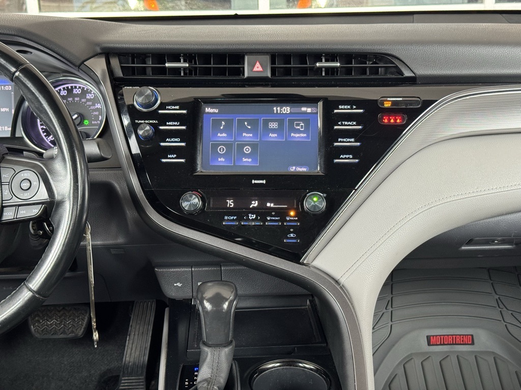 2020 Toyota Camry SE photo 21