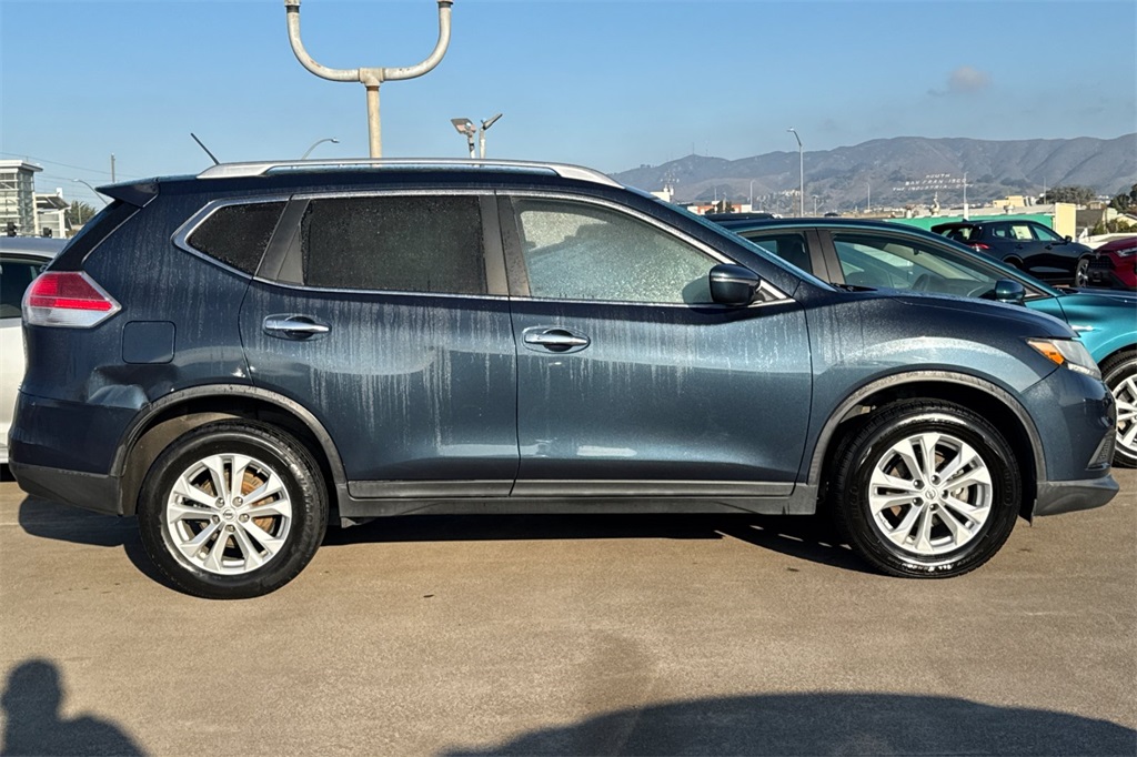 2015 Nissan Rogue SV photo 2