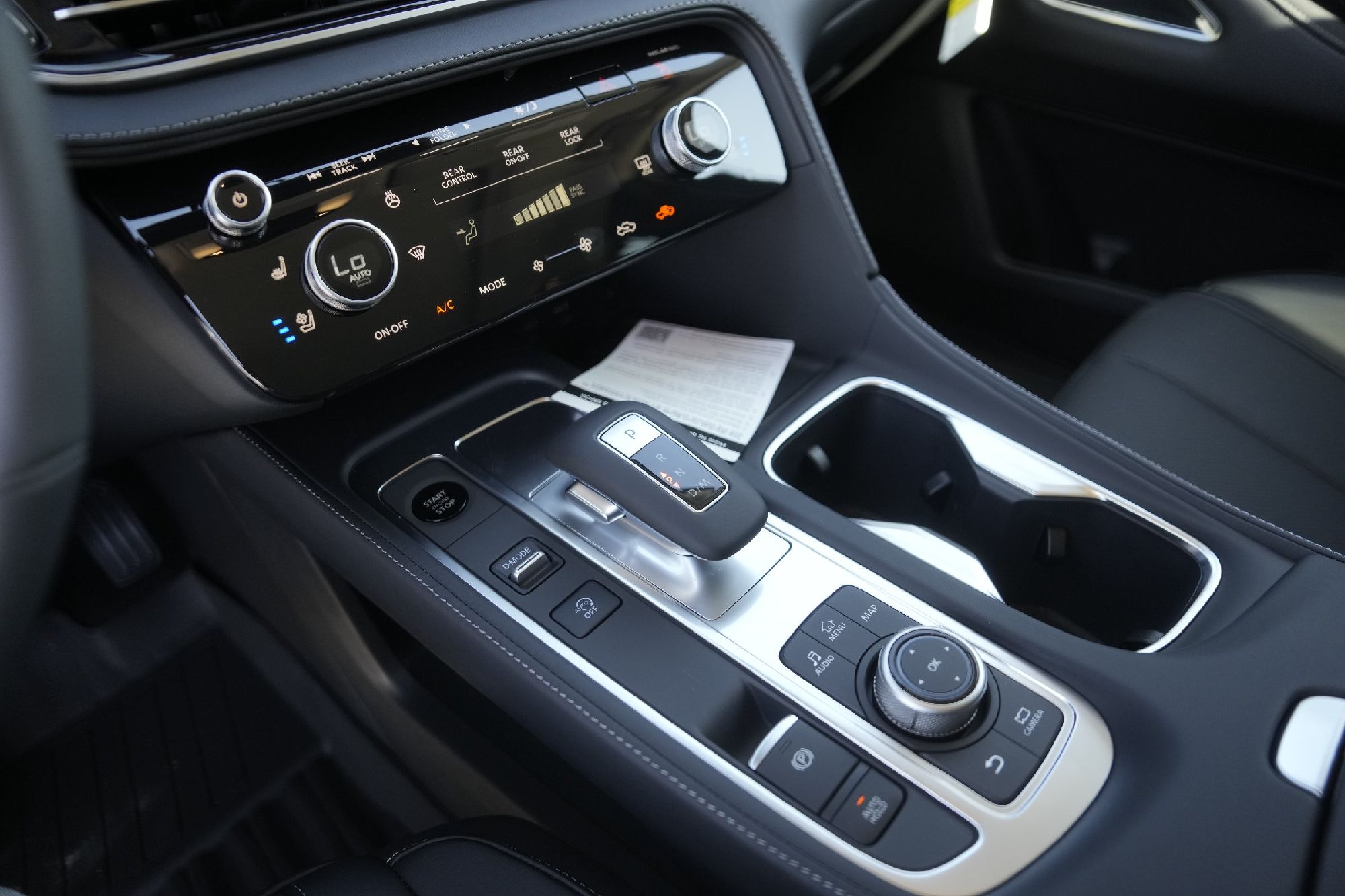 2026 Infiniti QX60 Luxe photo 9