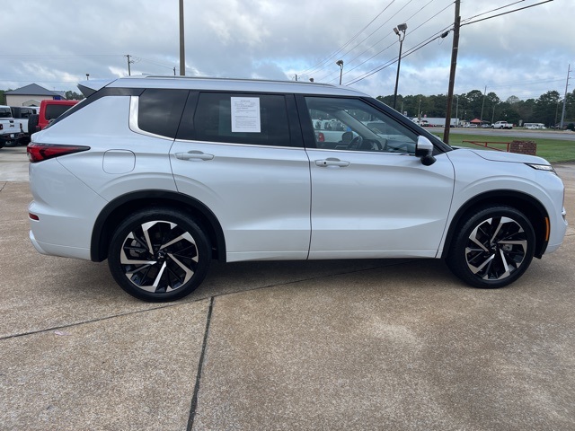 2023 Mitsubishi Outlander SEL photo 3