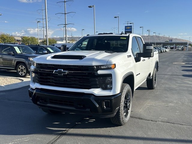 2026 Chevrolet Silverado 2500HD Custom photo 4