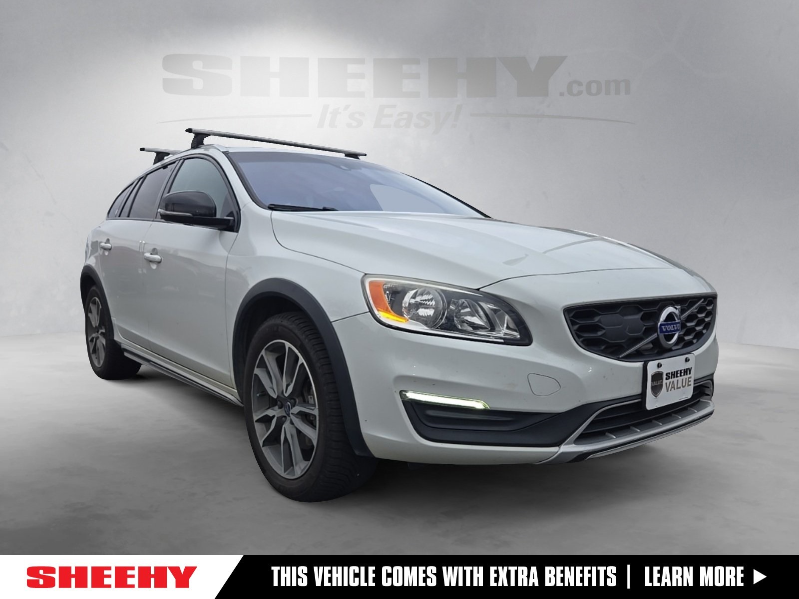 2017 Volvo V60 Base's photo