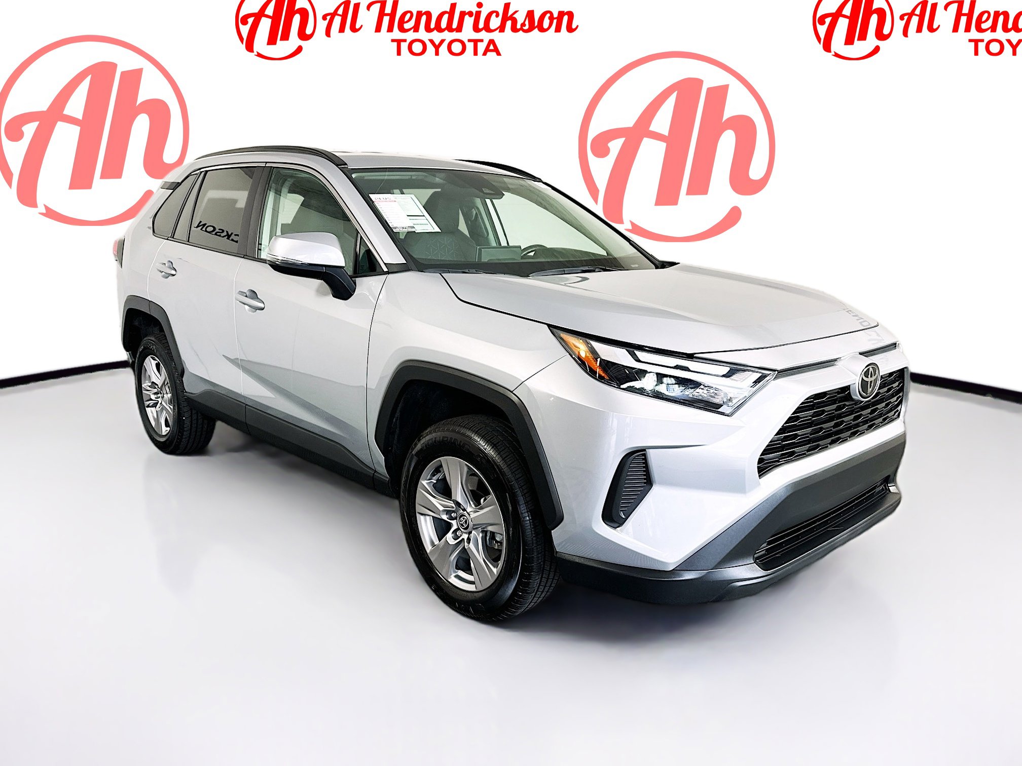 2024 Toyota RAV4 XLE's photo