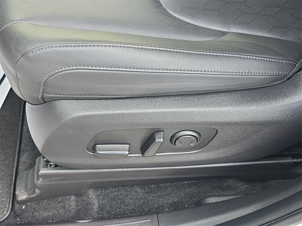 2024 Kia Carnival LX photo 17