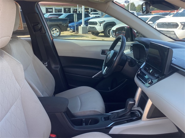2023 Toyota Corolla Cross LE photo 10