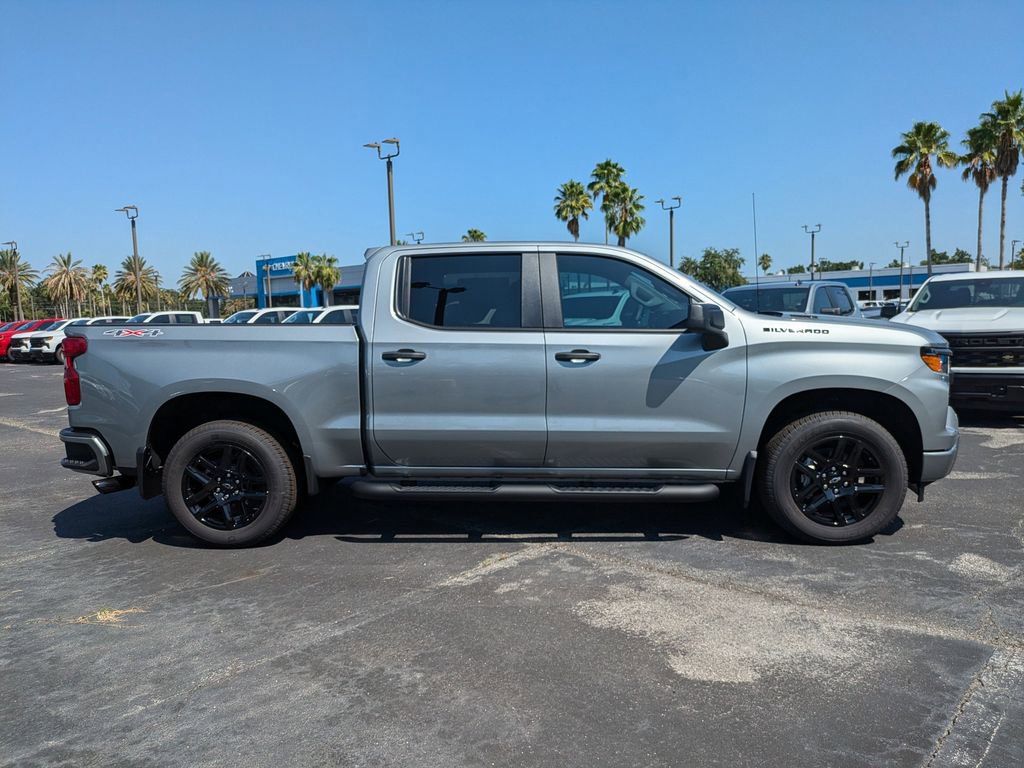 2025 Chevrolet Silverado 1500 Custom photo 3