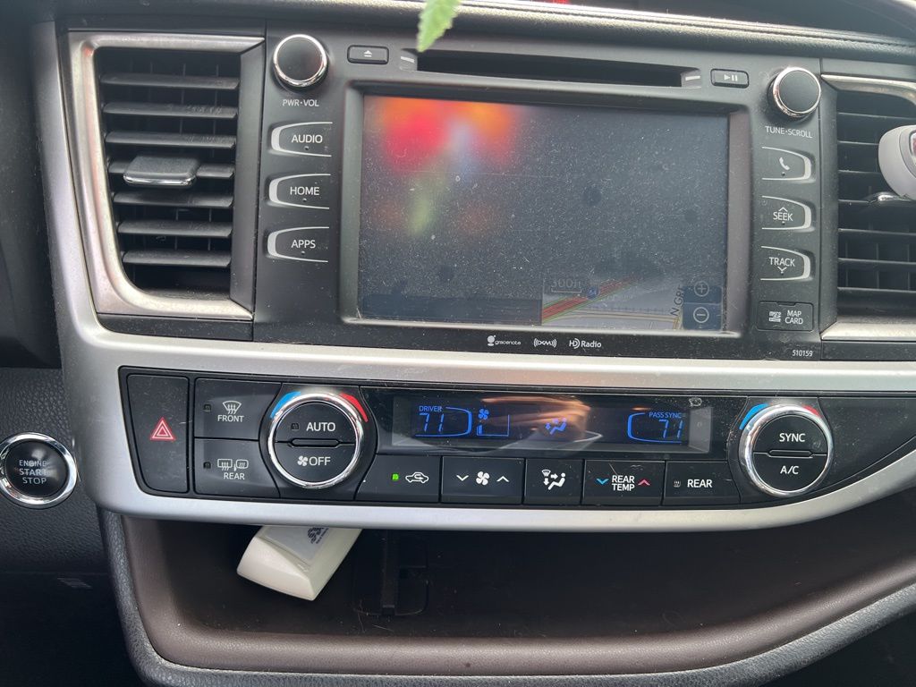 2016 Toyota Highlander XLE photo 13