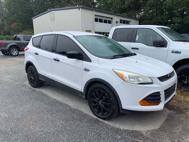2016 Ford Escape S photo 2
