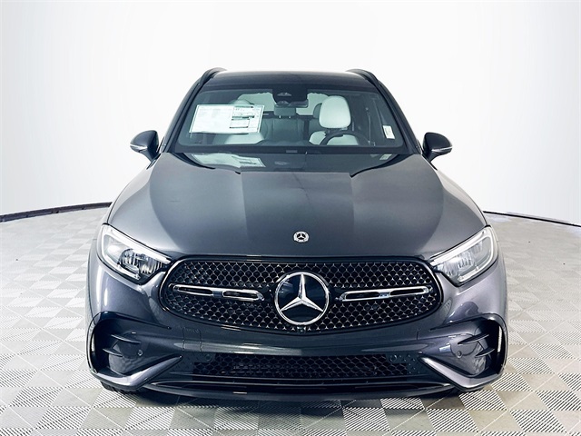 2025 Mercedes Benz GLC 300 photo 2