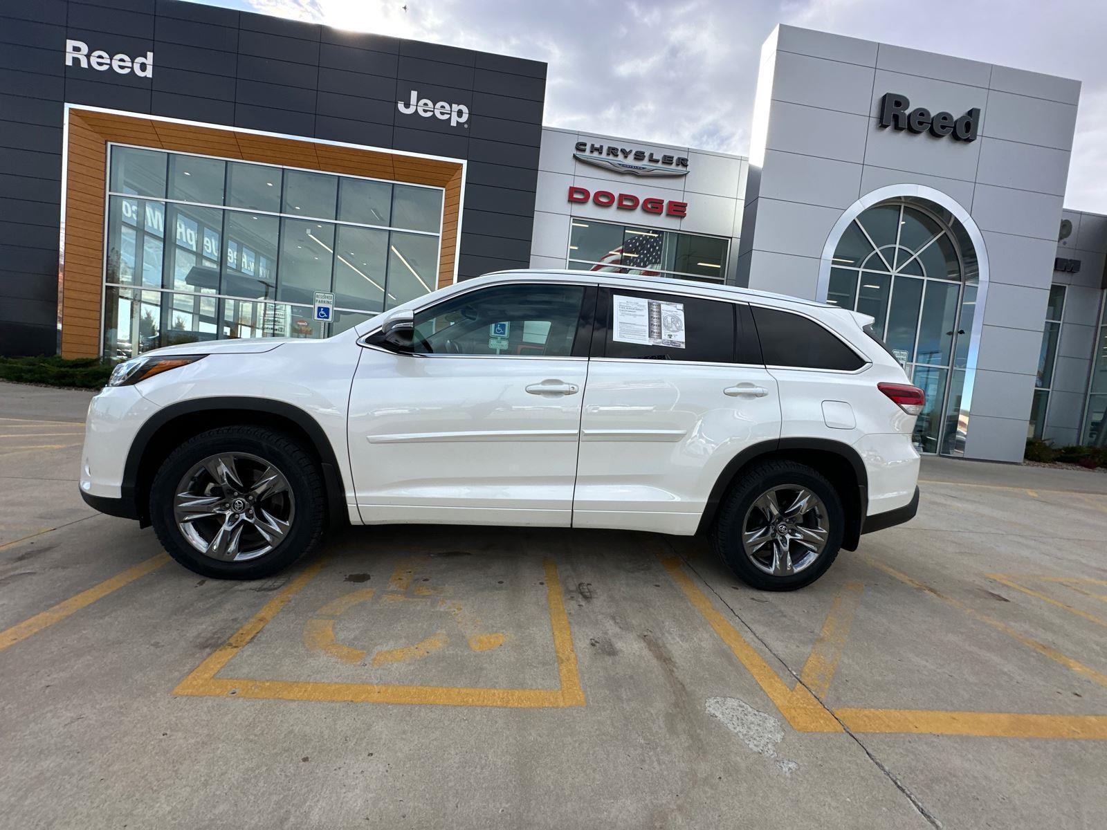 Used 2019 Toyota Highlander Limited Platinum with VIN 5TDDZRFH8KS705962 for sale in Kansas City