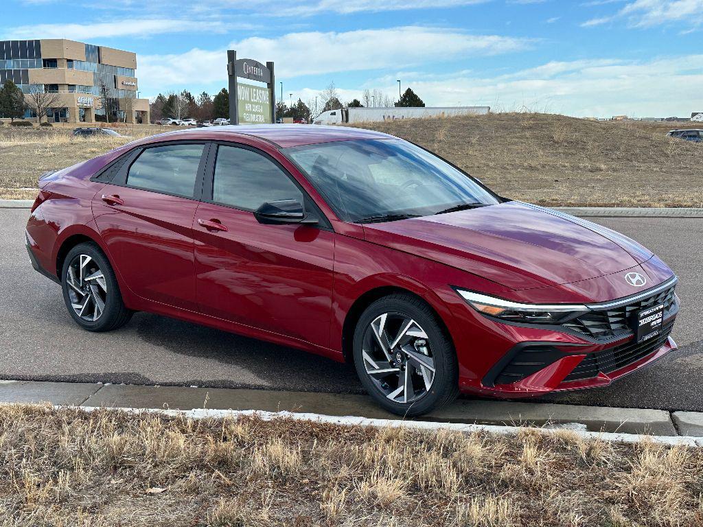 2025 Hyundai Elantra SEL Sport photo 3