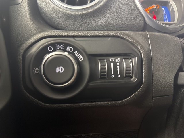 2020 Jeep Wrangler Unlimited Sahara photo 18