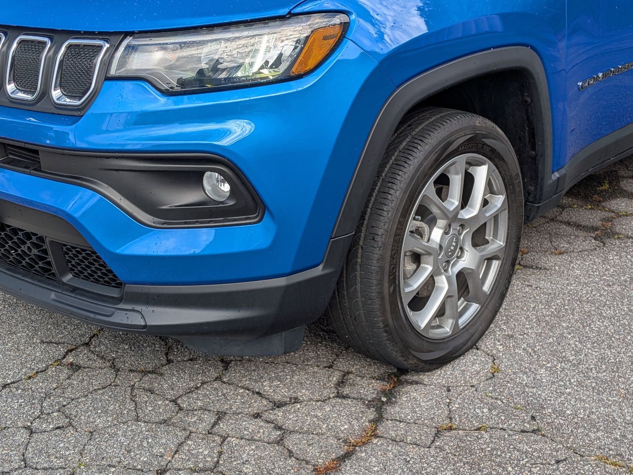 2022 Jeep Compass Latitude Lux photo 9