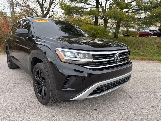 2023 Volkswagen Atlas SE Technology photo 2