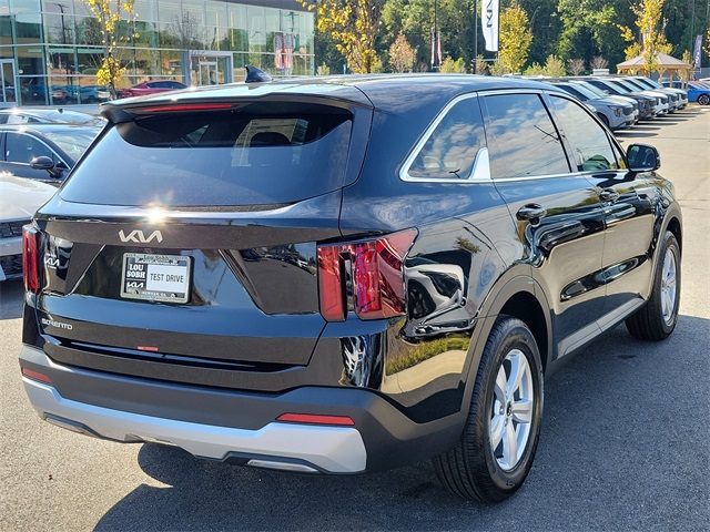 2026 Kia Sorento LX photo 4