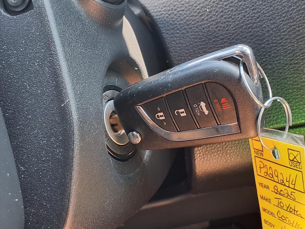 2025 Toyota Corolla LE photo 18