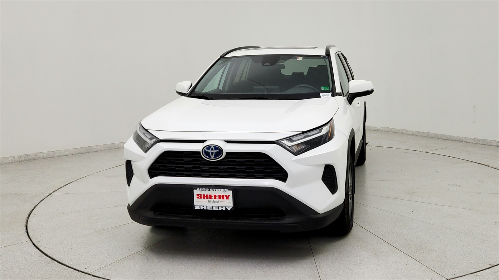 2022 Toyota RAV4 Hybrid XLE photo 2