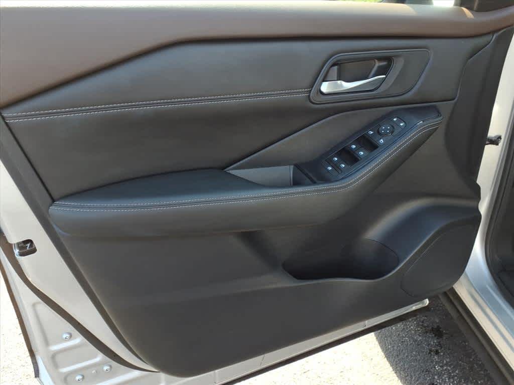 2022 Nissan Rogue SV photo 9
