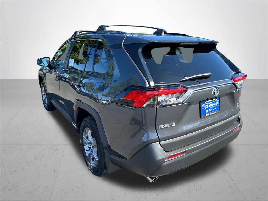 2025 Toyota RAV4 XLE photo 9