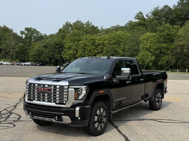 2024 GMC Sierra 2500HD Denali's photo