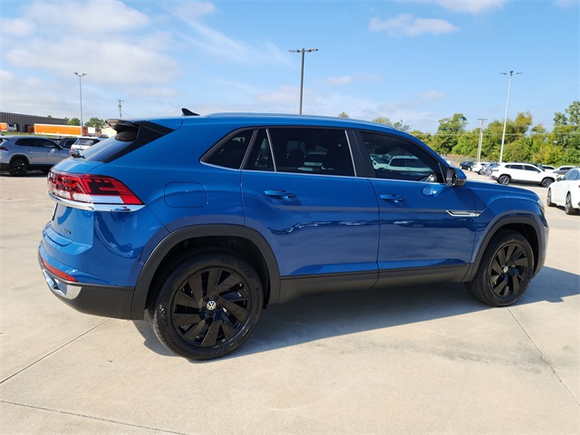 2026 Volkswagen Atlas Cross Sport SE Technology photo 2