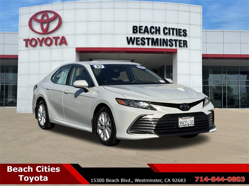 2023 Toyota Camry LE's photo