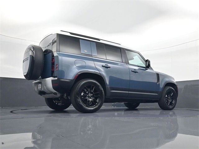 2024 Land Rover Defender 110 S photo 23