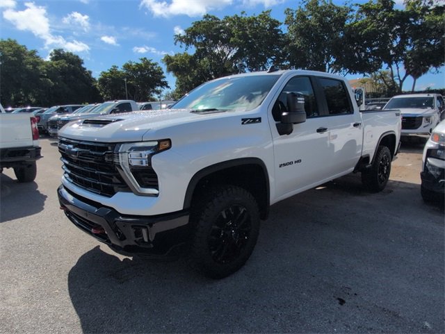 2026 Chevrolet Silverado 2500HD photo 3