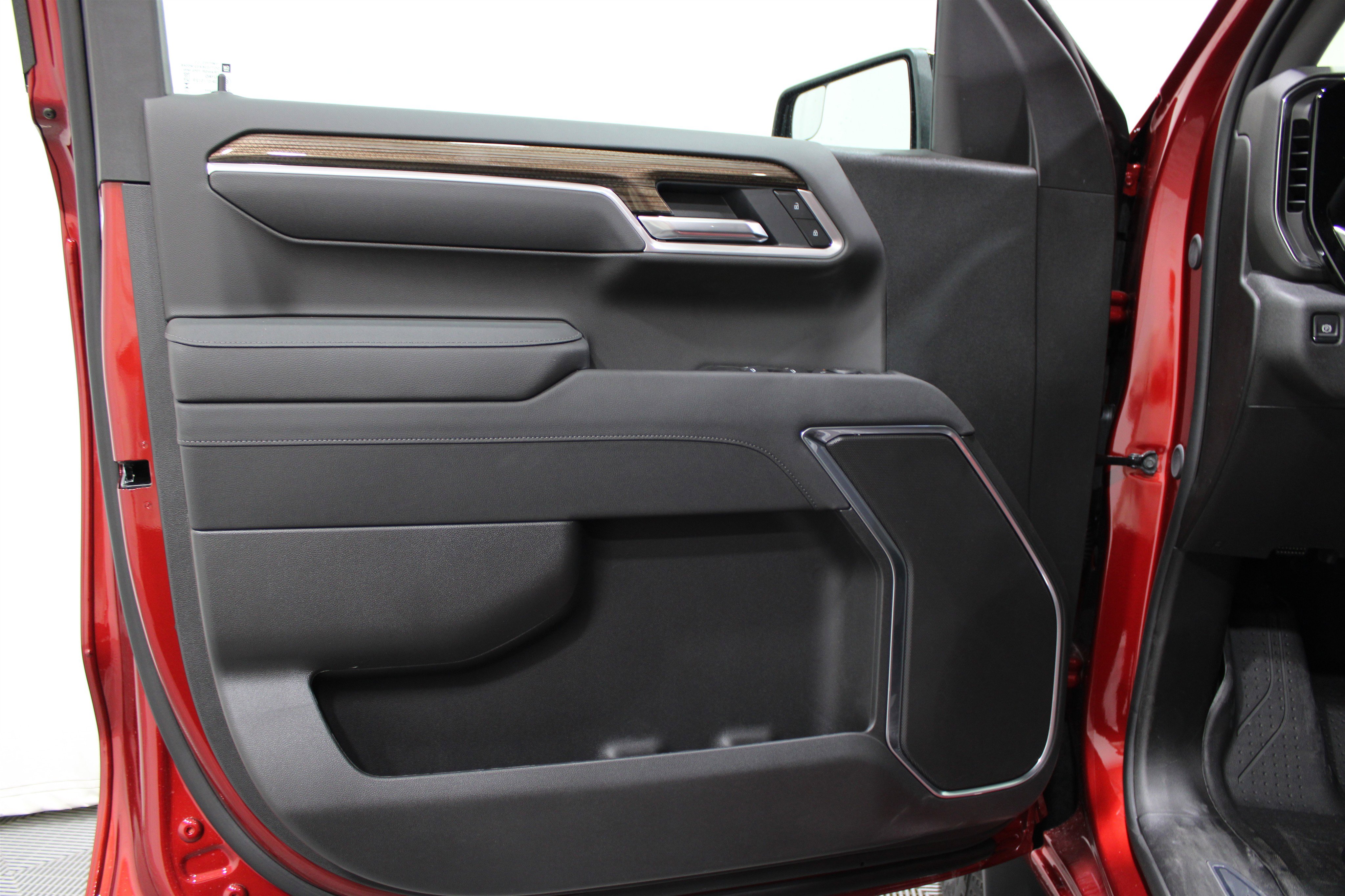 2026 Chevrolet Silverado 1500 RST photo 4