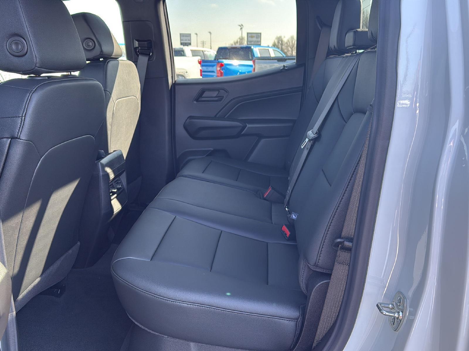 2025 Chevrolet Colorado LT photo 9