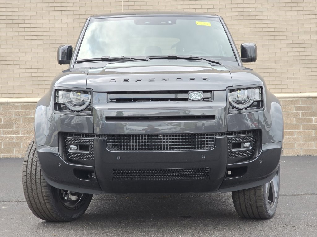 2025 Land Rover Defender 110 X-Dynamic SE photo 35