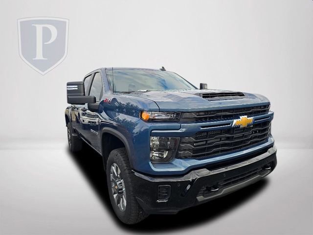 2025 Chevrolet Silverado 2500HD Custom photo 11