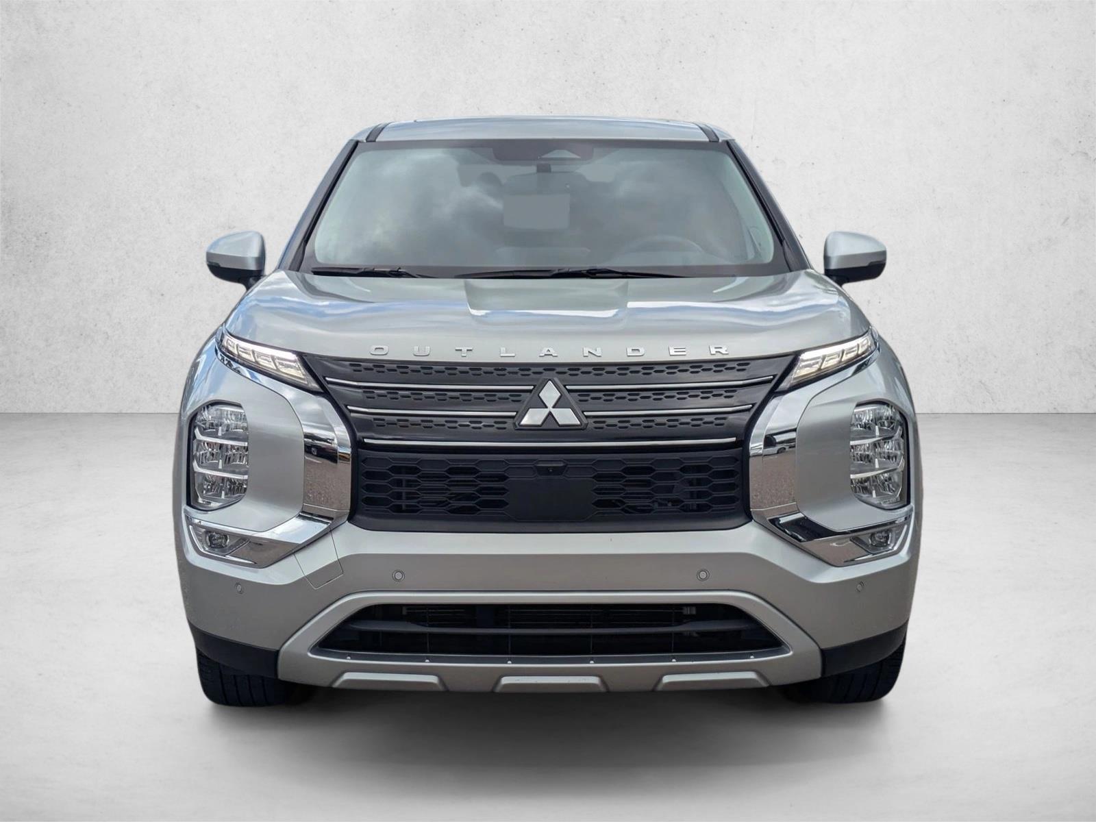 2023 Mitsubishi Outlander SE photo 2