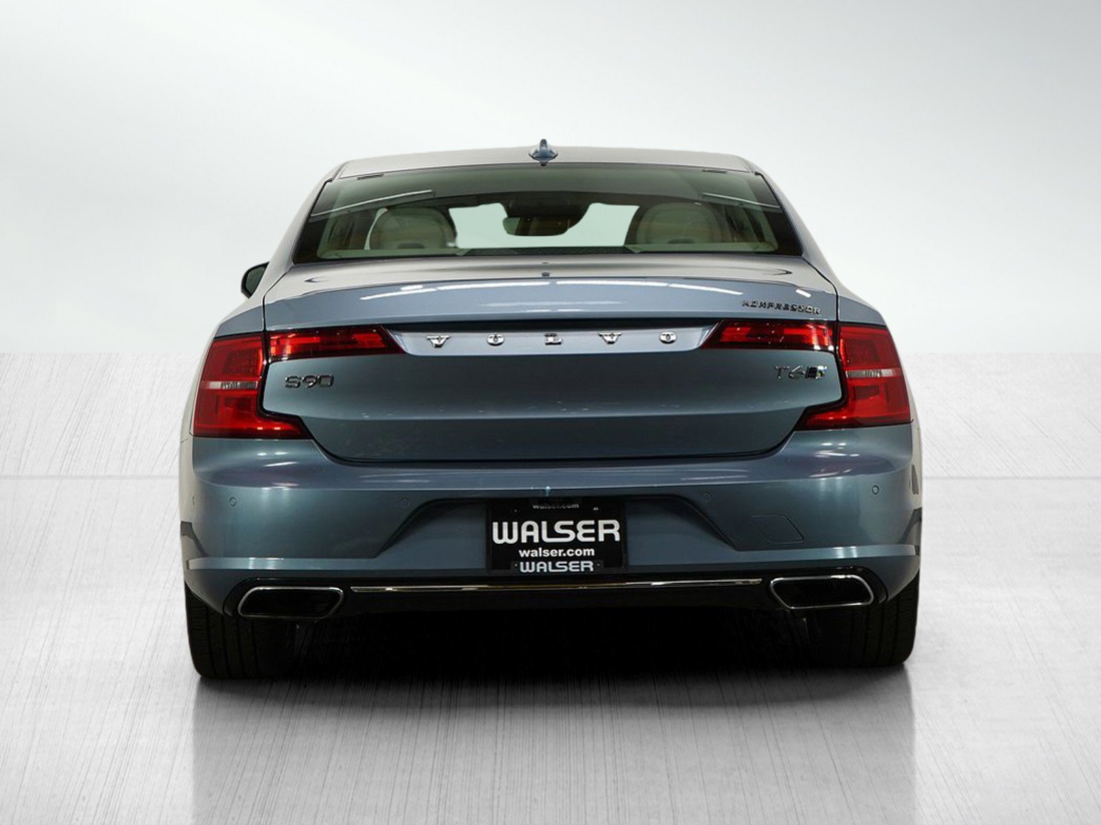 2017 Volvo S90 Momentum photo 4