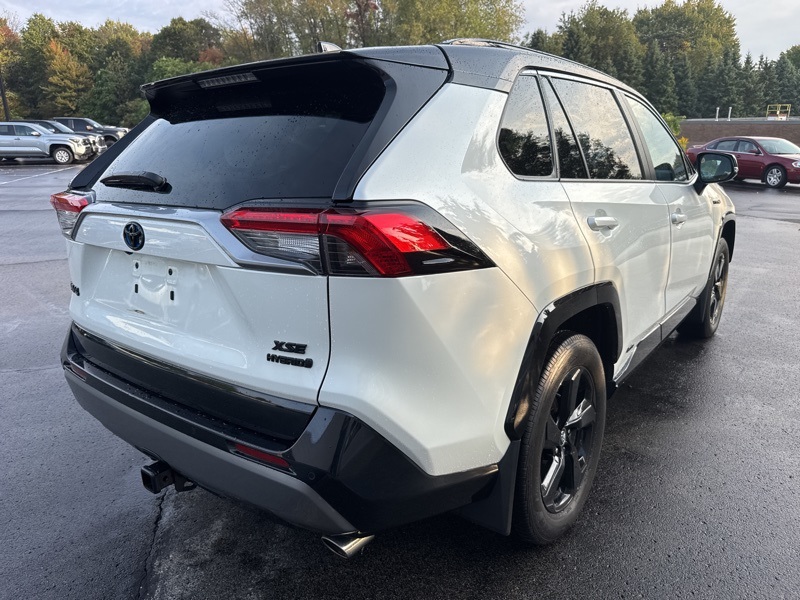 2021 Toyota RAV4 Hybrid XSE photo 2