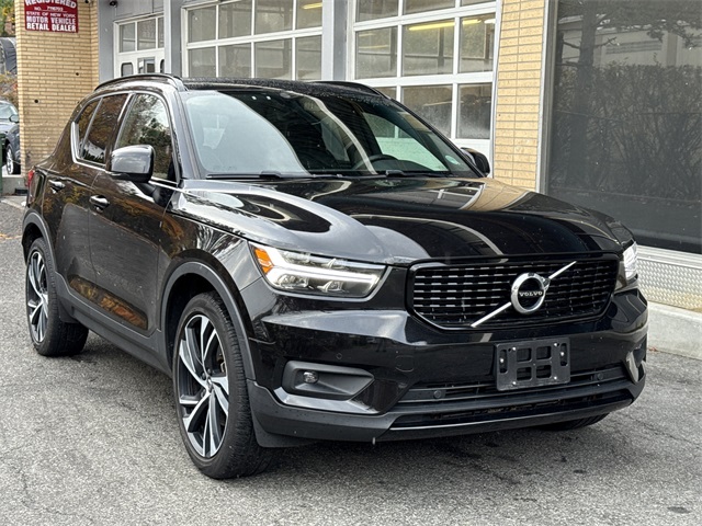 2020 Volvo XC40 R-Design's photo