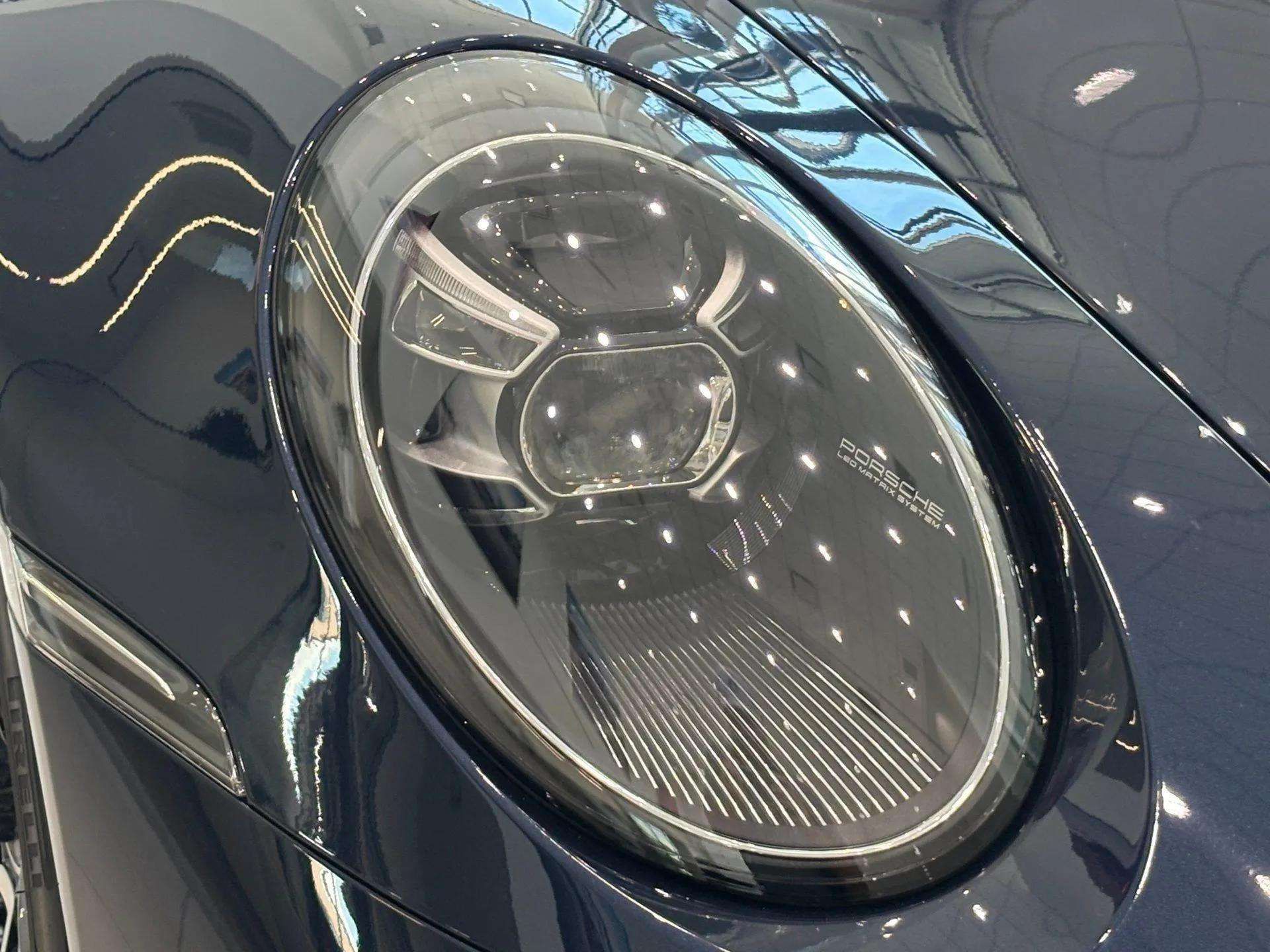 2021 Porsche 911 Turbo S photo 9