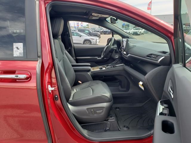 2025 Toyota Sienna Limited photo 14