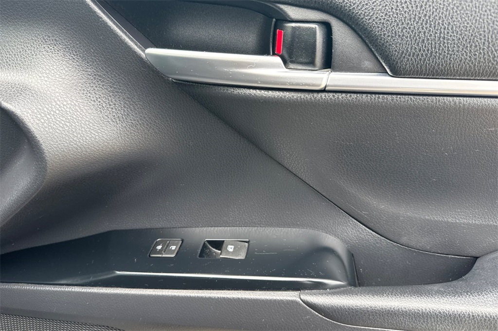 2019 Toyota Camry LE photo 16