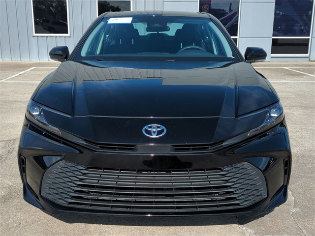 2025 Toyota Camry LE photo 3