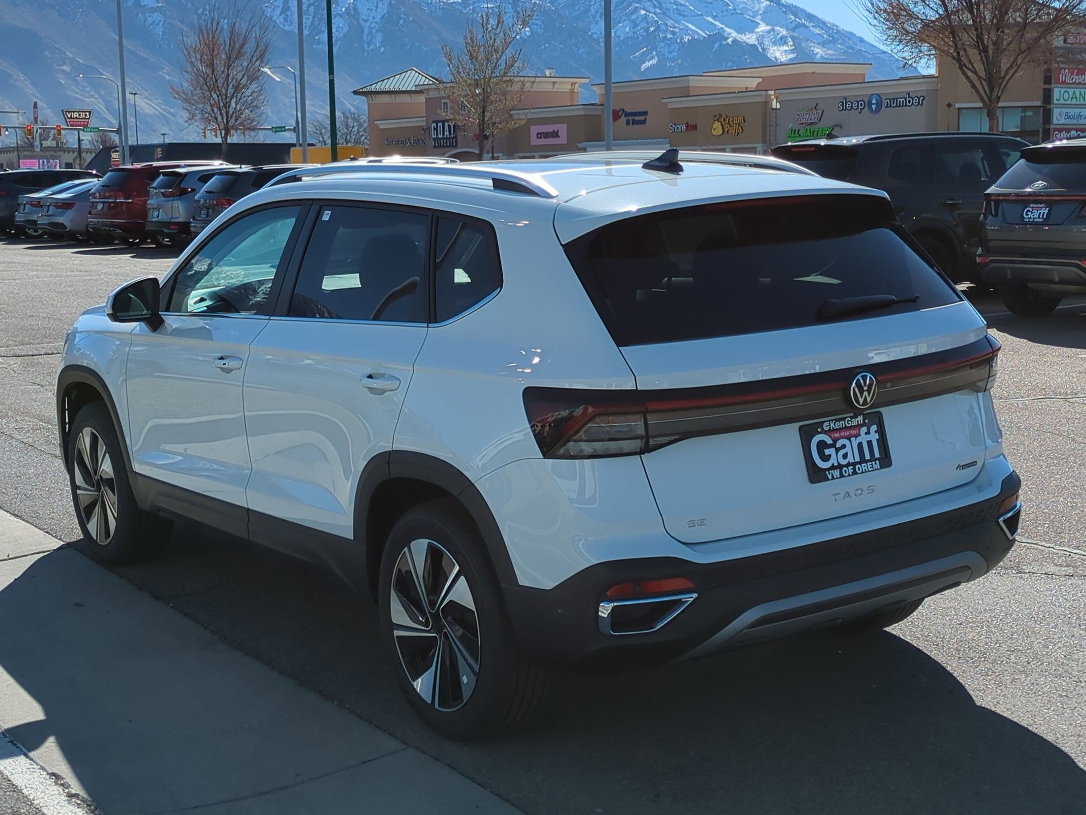 2025 Volkswagen Taos SE photo 5