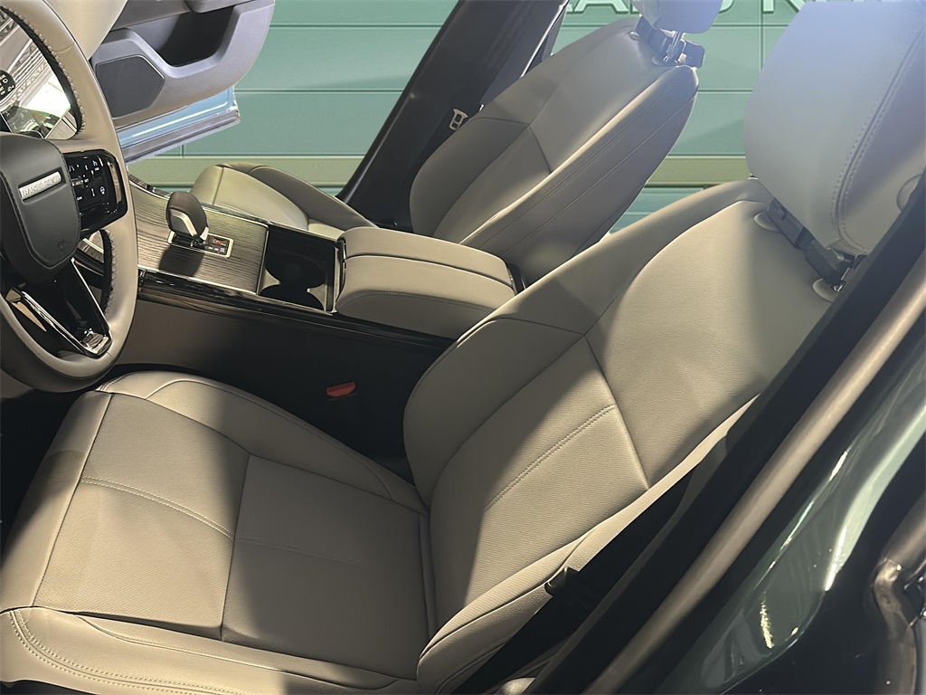 2026 Land Rover Range Rover Velar SE photo 13