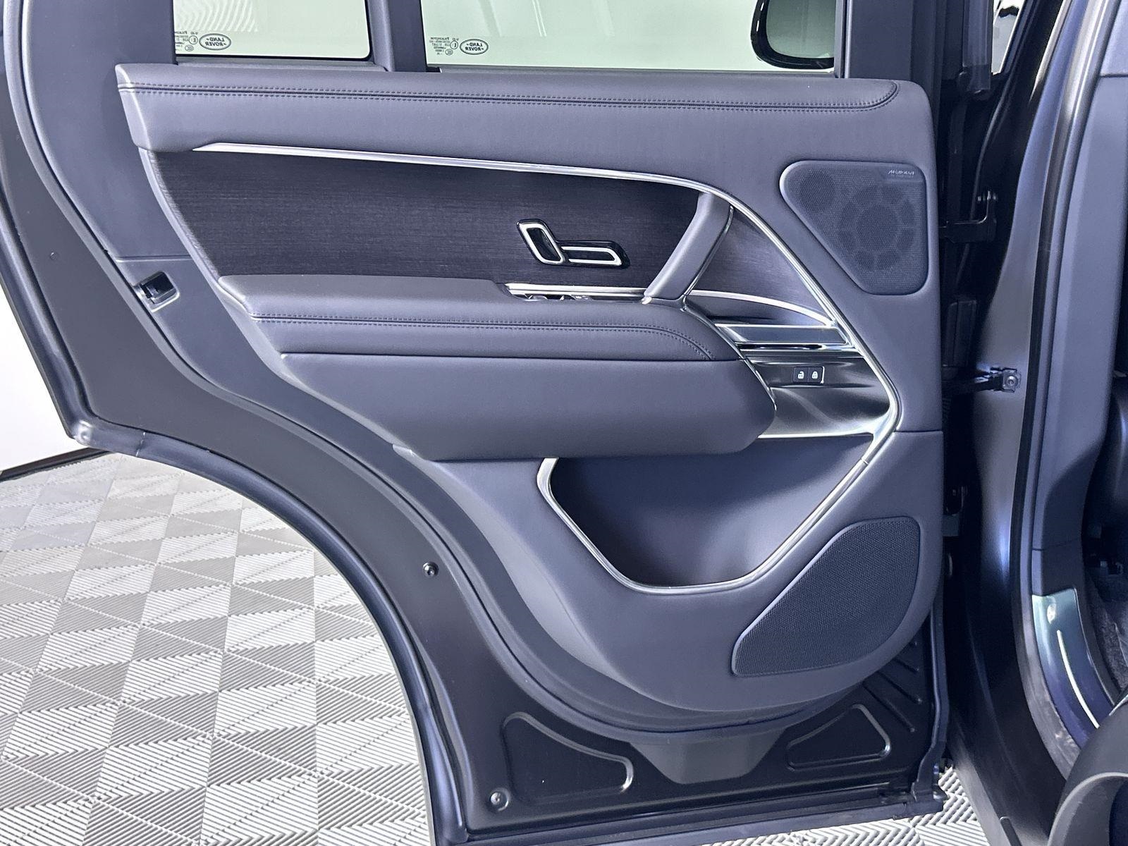 2025 Land Rover Range Rover SE photo 24