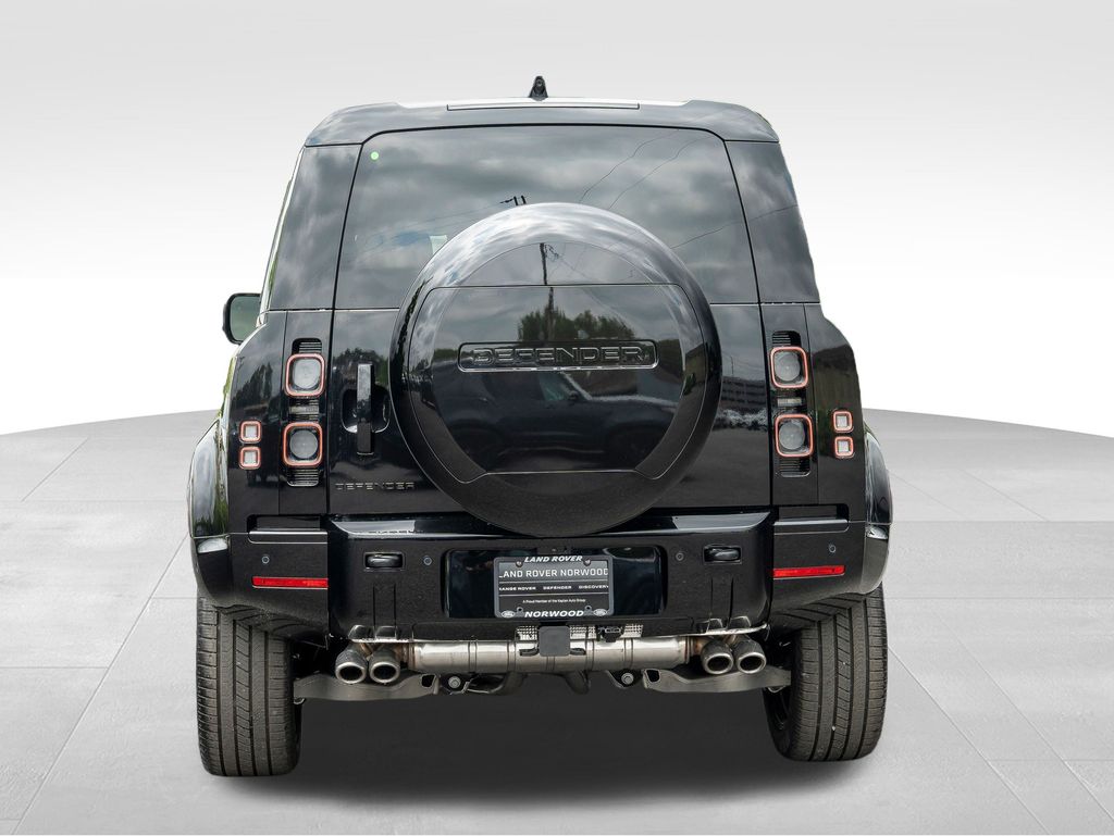 2025 Land Rover Defender 110 V8 photo 5