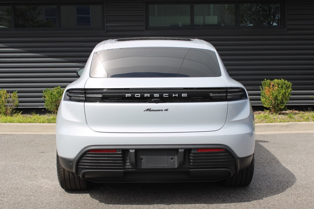2024 Porsche Macan Electric 4 photo 6
