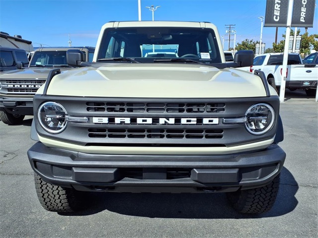 2025 Ford Bronco Base photo 2