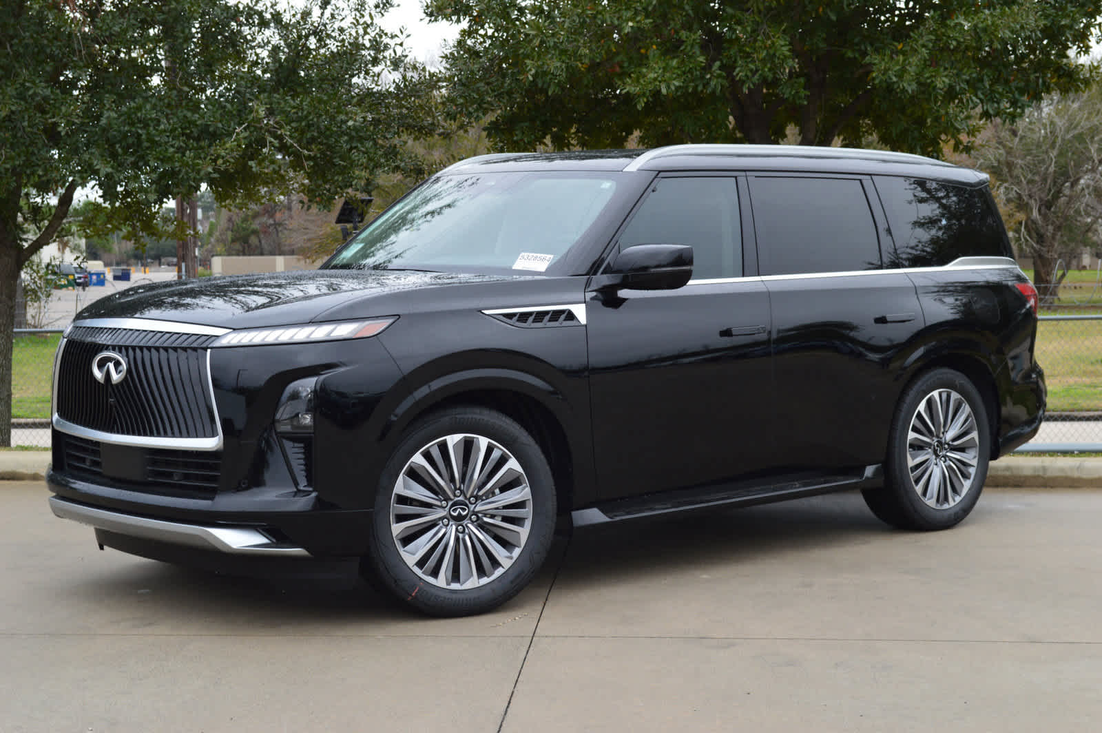 2025 INFINITI QX80 LUXE