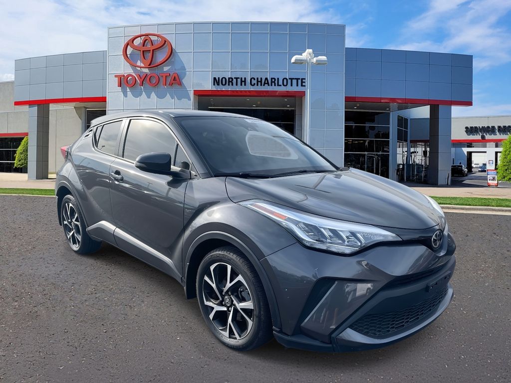 2020 Toyota C-HR XLE's photo