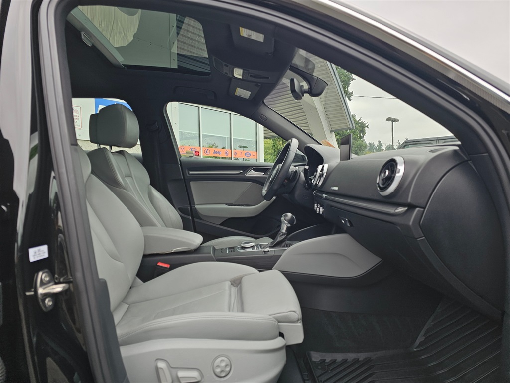 2017 Audi A3 E-tron Premium Plus photo 11